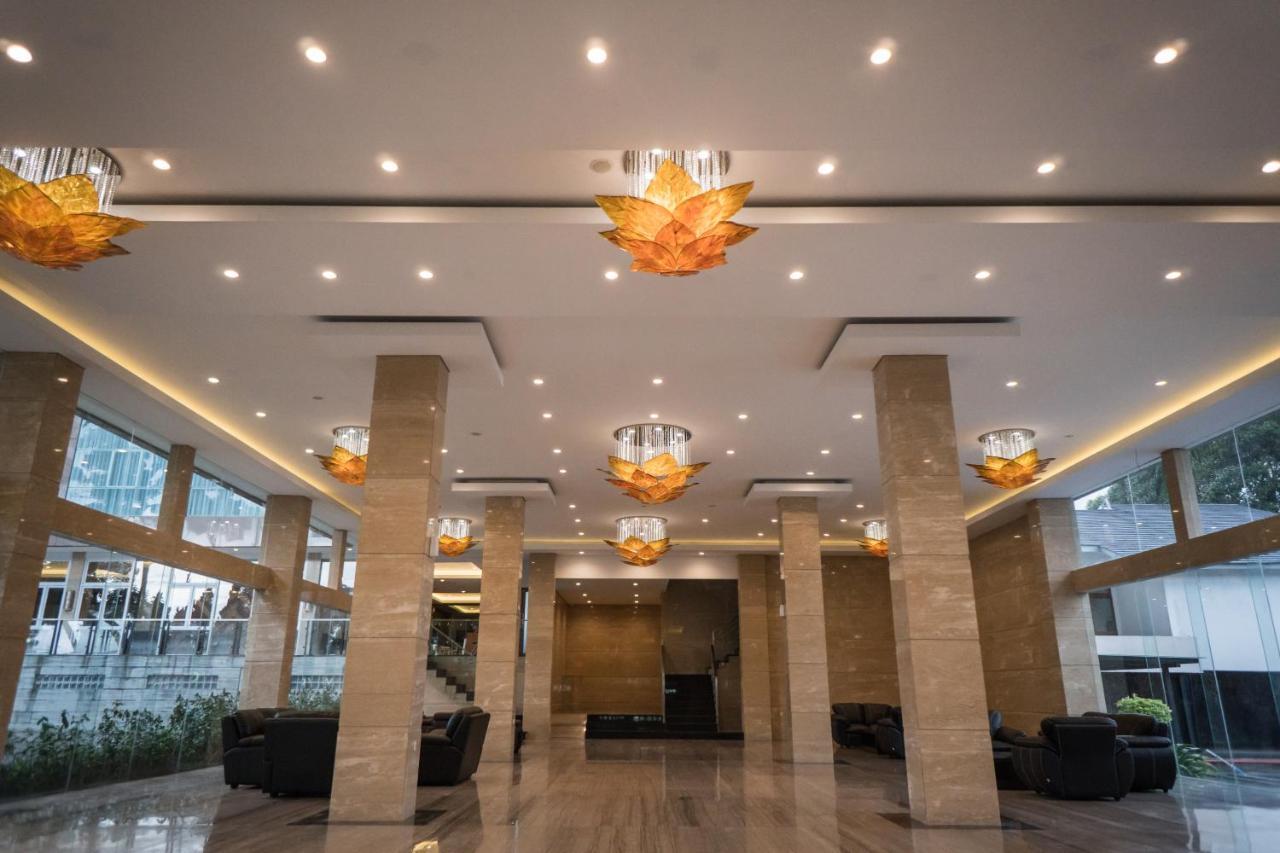 Novena Hotel Bandung เล็มบัง ภายนอก รูปภาพ